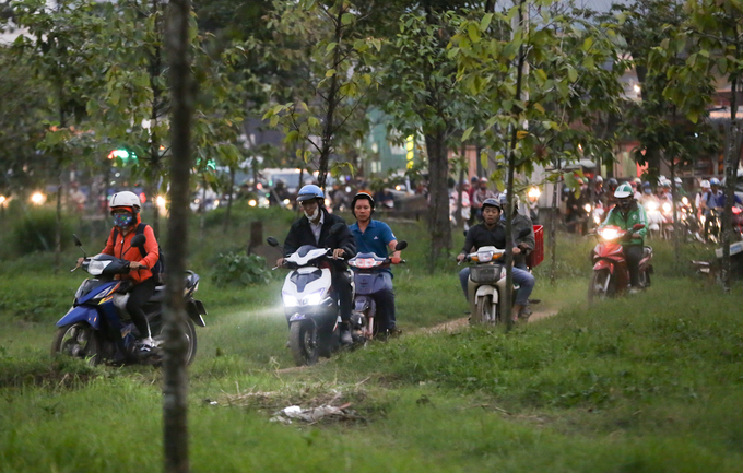 Cửa ngõ phía Đông TP HCM kẹt cứng ngày giáp Tết